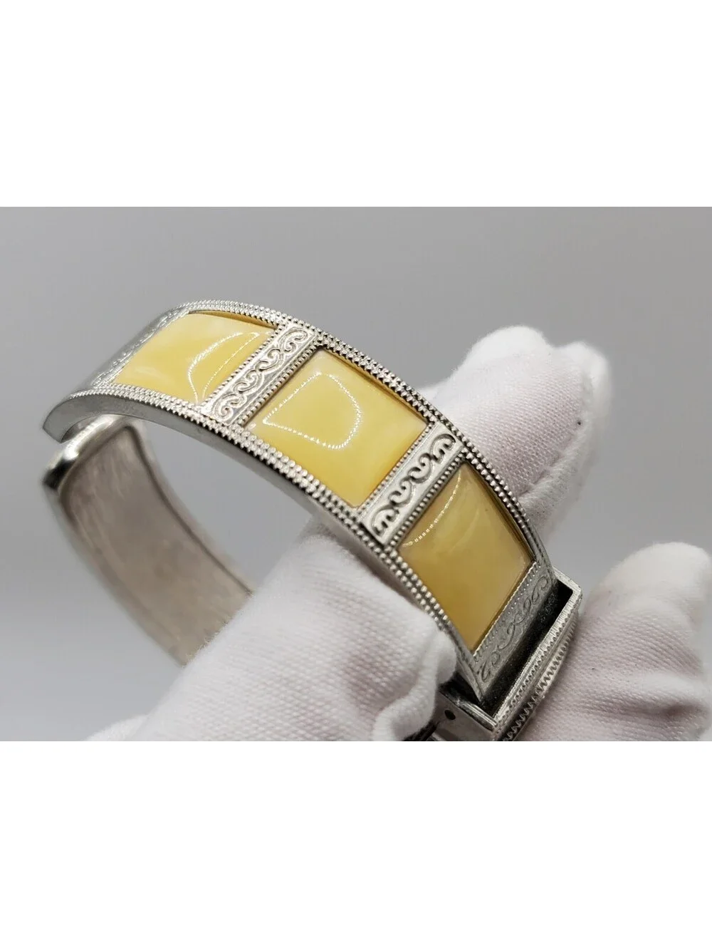 Studio Cuff Band Watch Women White Dial Yellow Stone New Battery